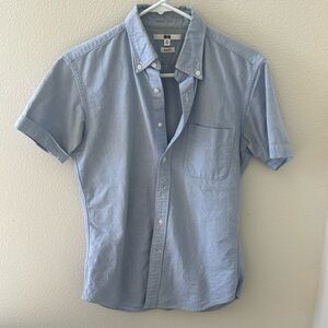 Men’s Uniqlo Light Blue Short Sleeve Button Up Shirt